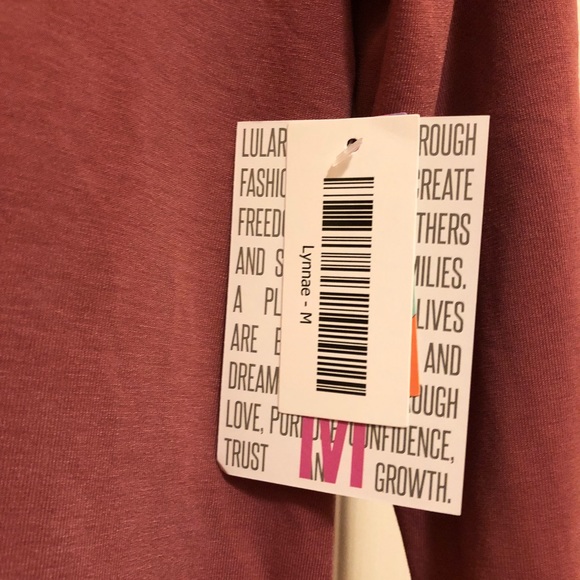LulaRoe Lynnae top - Picture 2 of 3